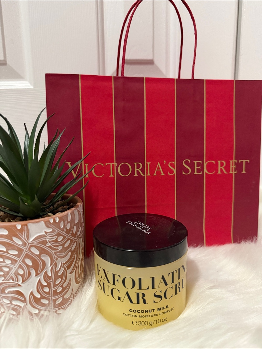🆕 VS Victoria’s Secret Exfoliating sugar body scrub COCONUT MILK